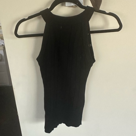 Size small cute fitted top with gold buttons - Picture 4 of 4